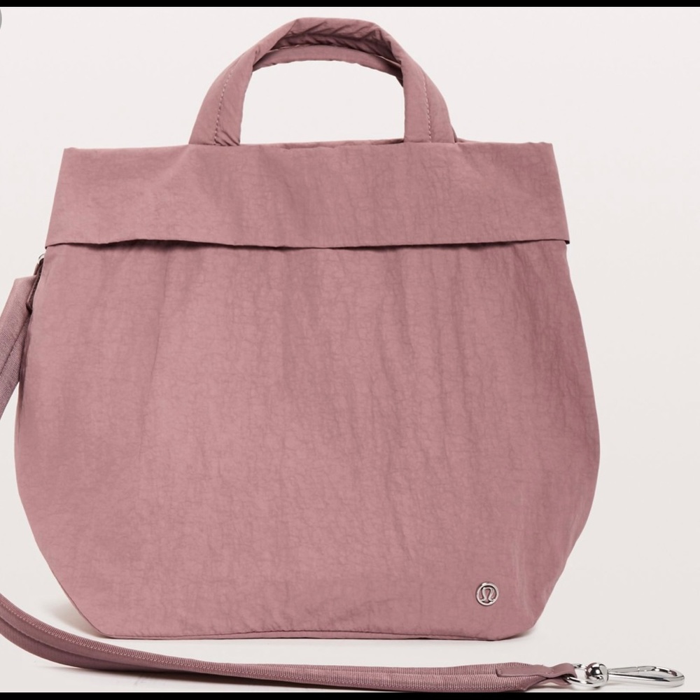 Lululemon 
On My Level Bag 19L - This cross-body bag
has a removable shoulder